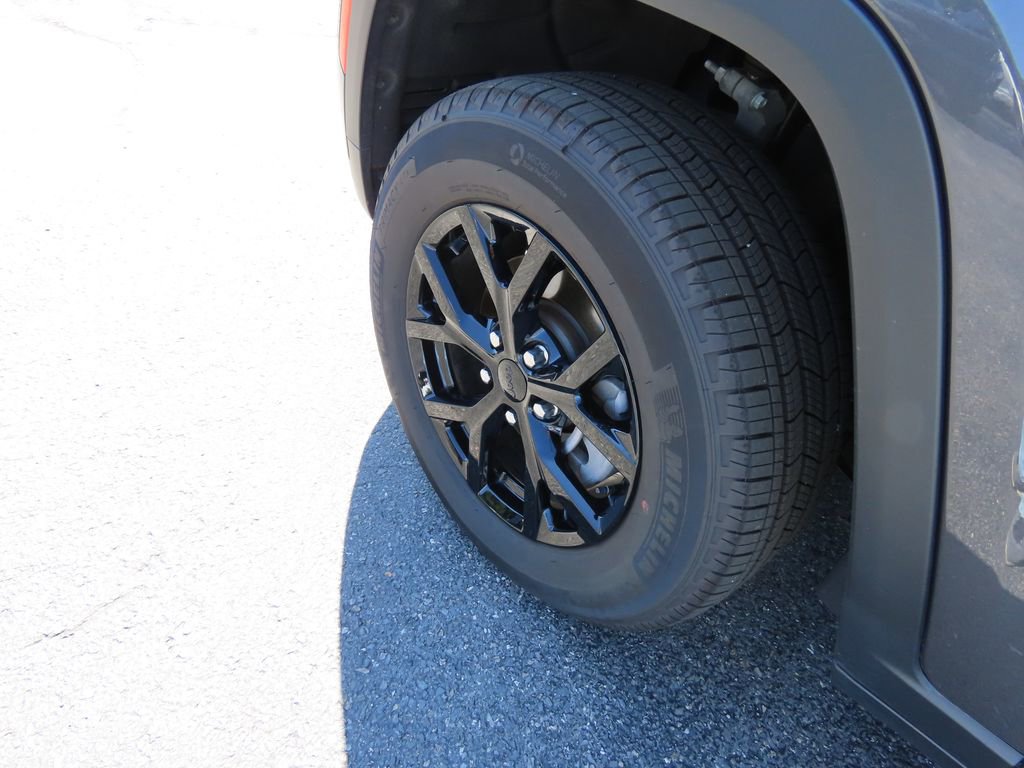 2024 Jeep Grand Cherokee Altitude photo 2