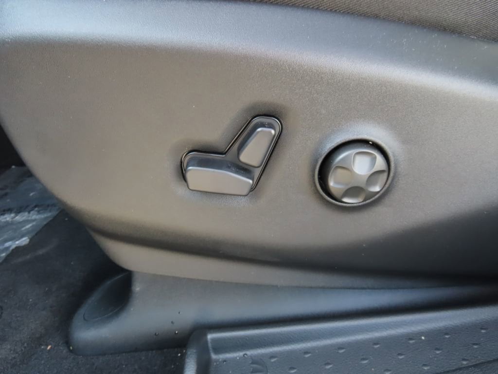 2026 Chrysler Pacifica Select - Photo 17
