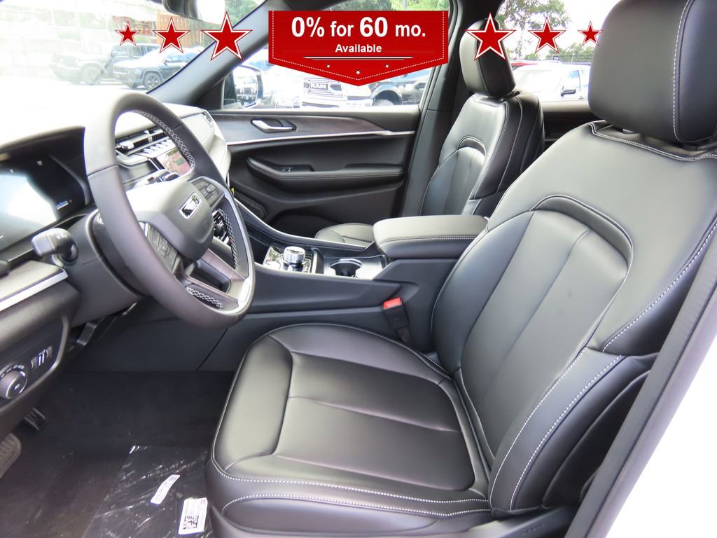 2025 Jeep Grand Cherokee Limited photo 3