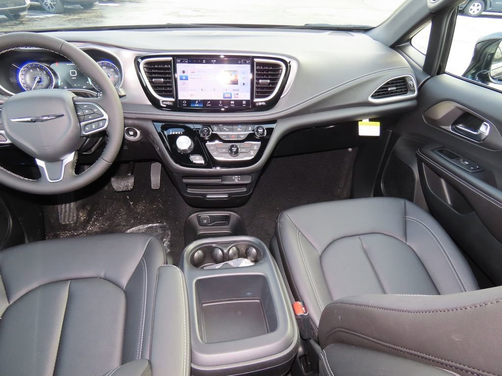 New 2026 Chrysler Pacifica Select Passenger Van