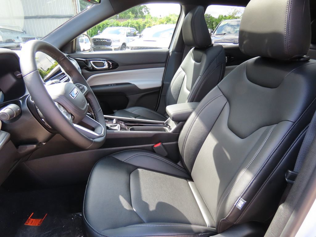 2025 Jeep Compass Limited photo 4