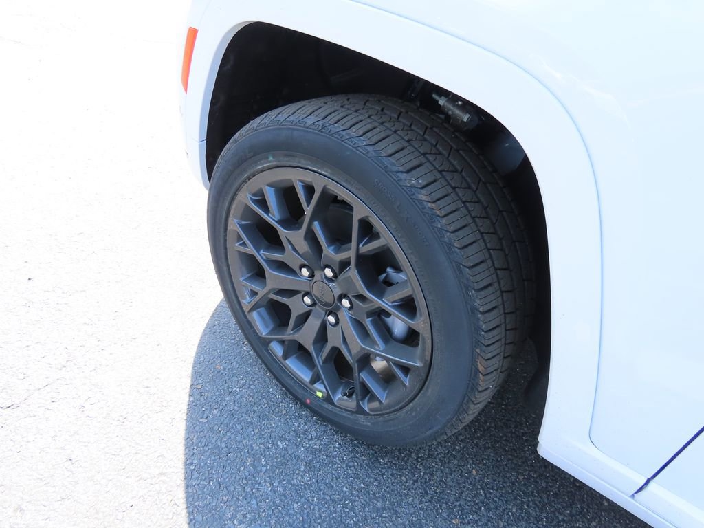 2024 Jeep Grand Cherokee L Summit Reserve photo 3