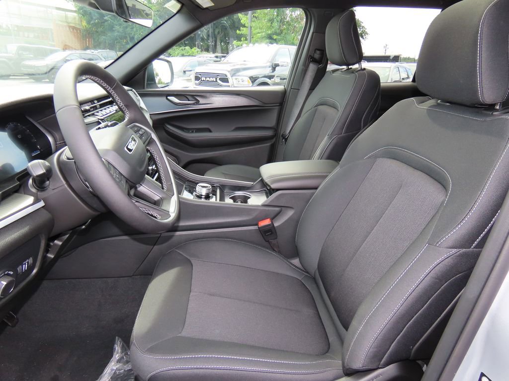 2025 Jeep Grand Cherokee Laredo X photo 3