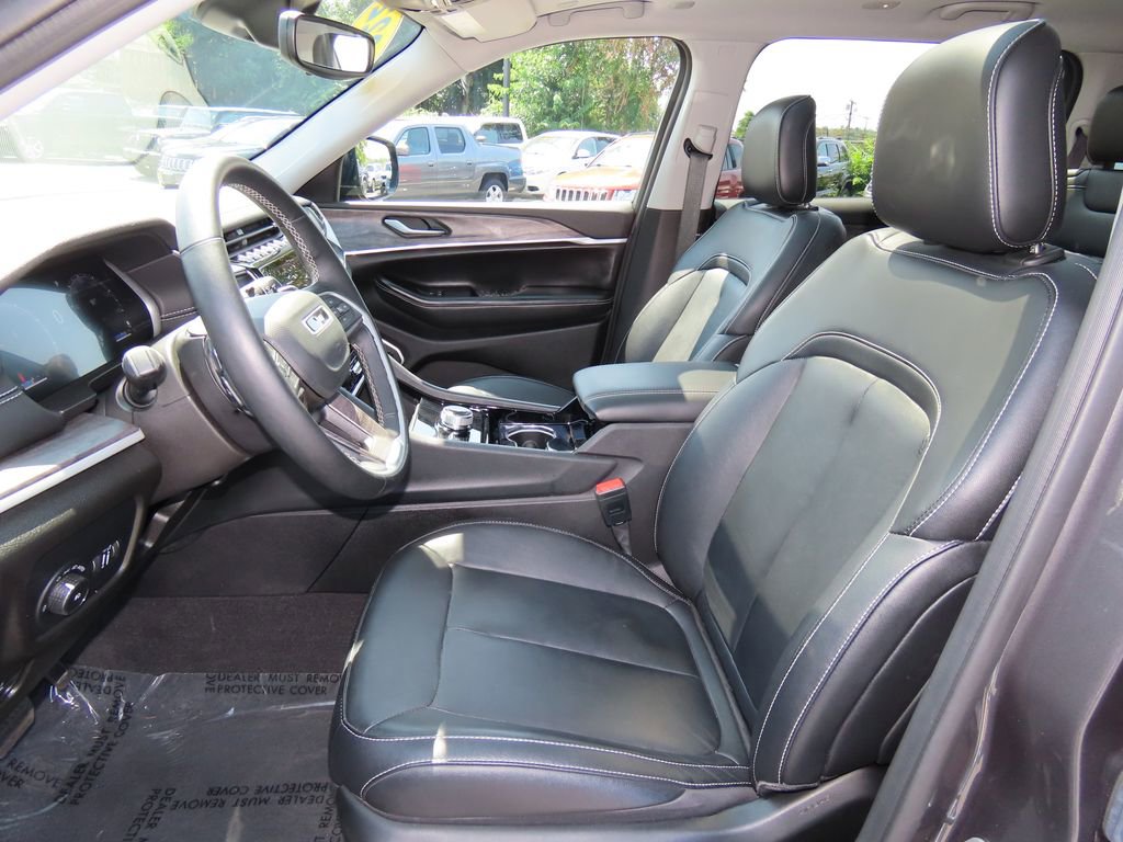 2022 Jeep Grand Cherokee Limited photo 4