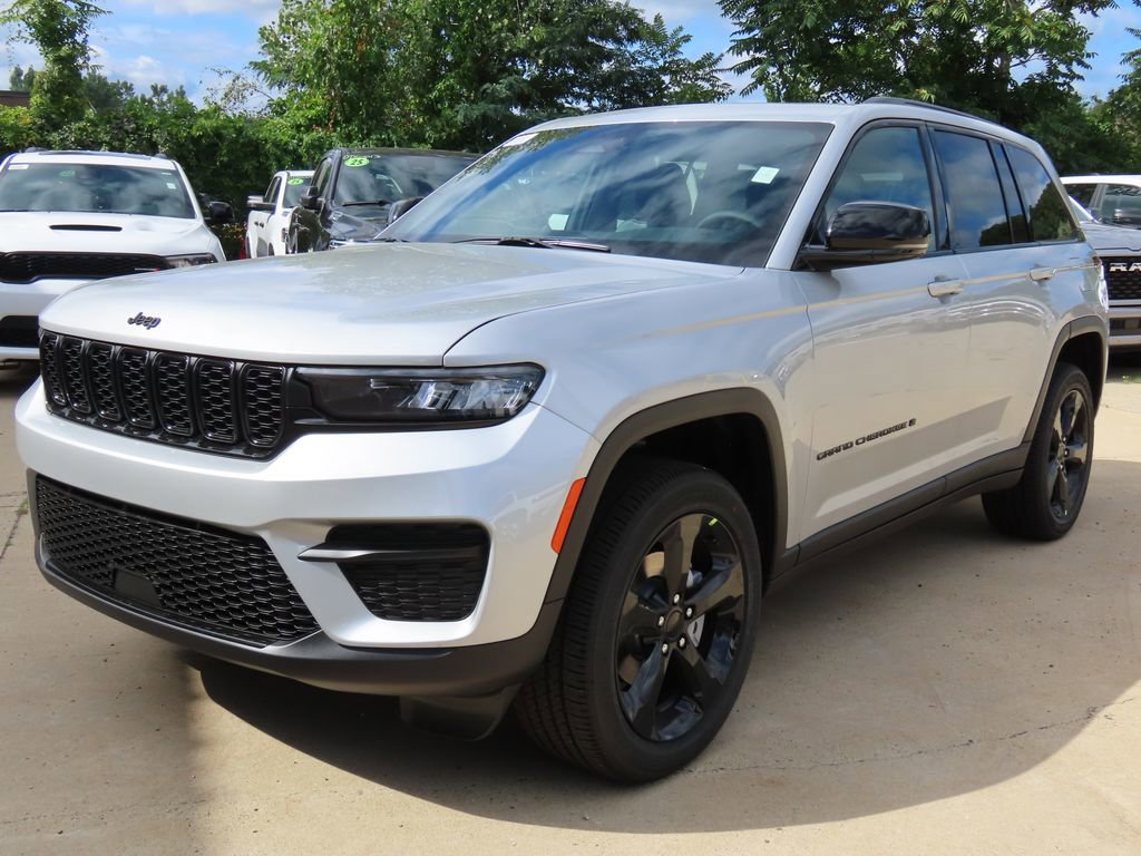 2024 Jeep Grand Cherokee Altitude X photo 2