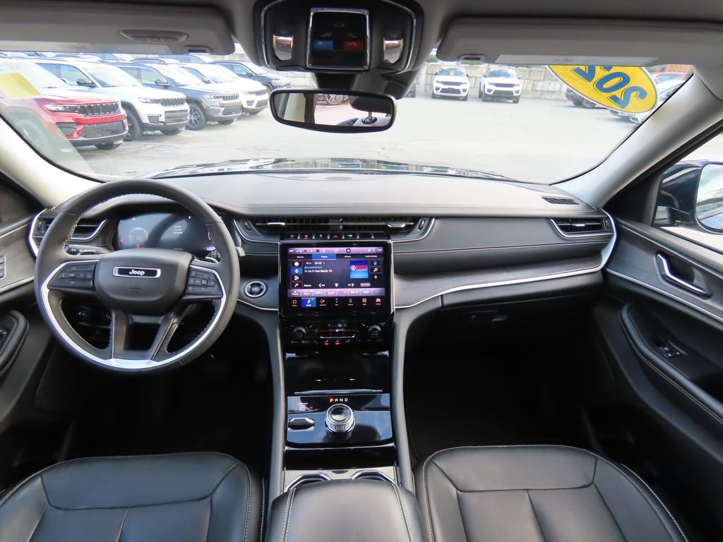 2023 Jeep Grand Cherokee Limited photo 2