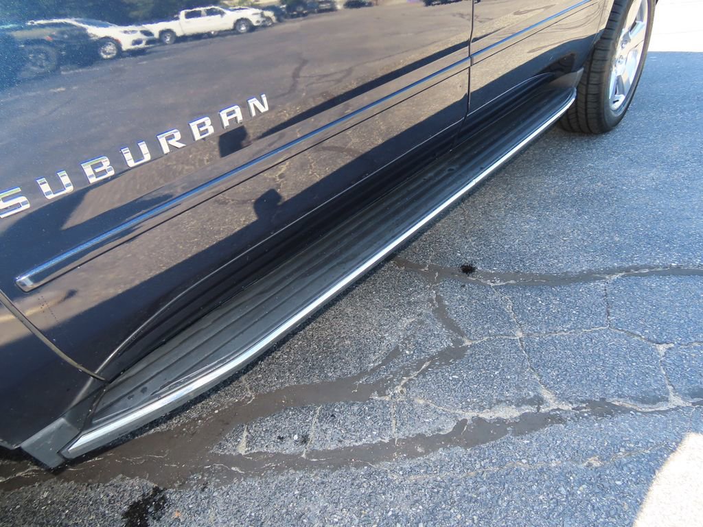 2018 Chevrolet Suburban Premier photo 3