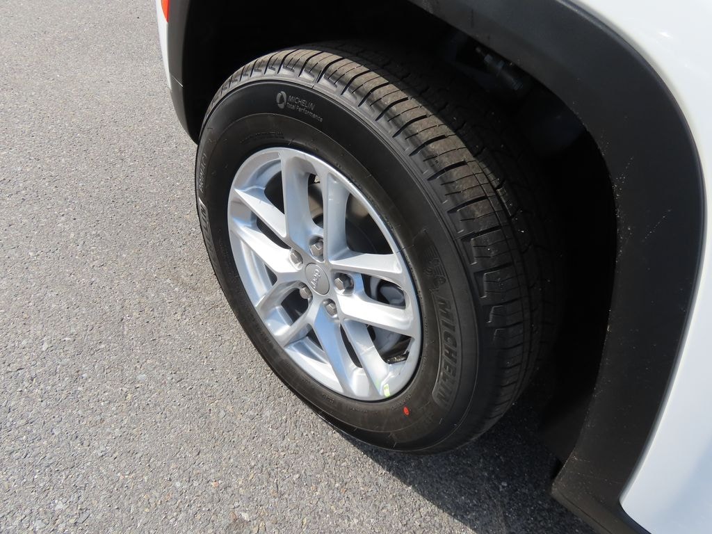 New 2026 Jeep Grand Cherokee LAREDO X 4X4 Sport Utility