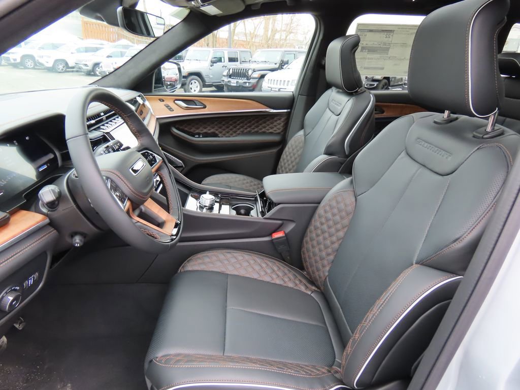 2025 Jeep Grand Cherokee Summit Reserve photo 4