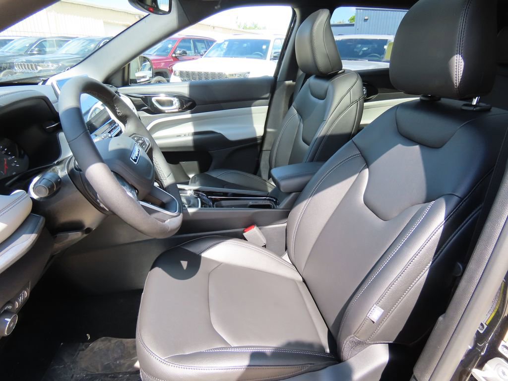 2025 Jeep Compass Limited photo 4