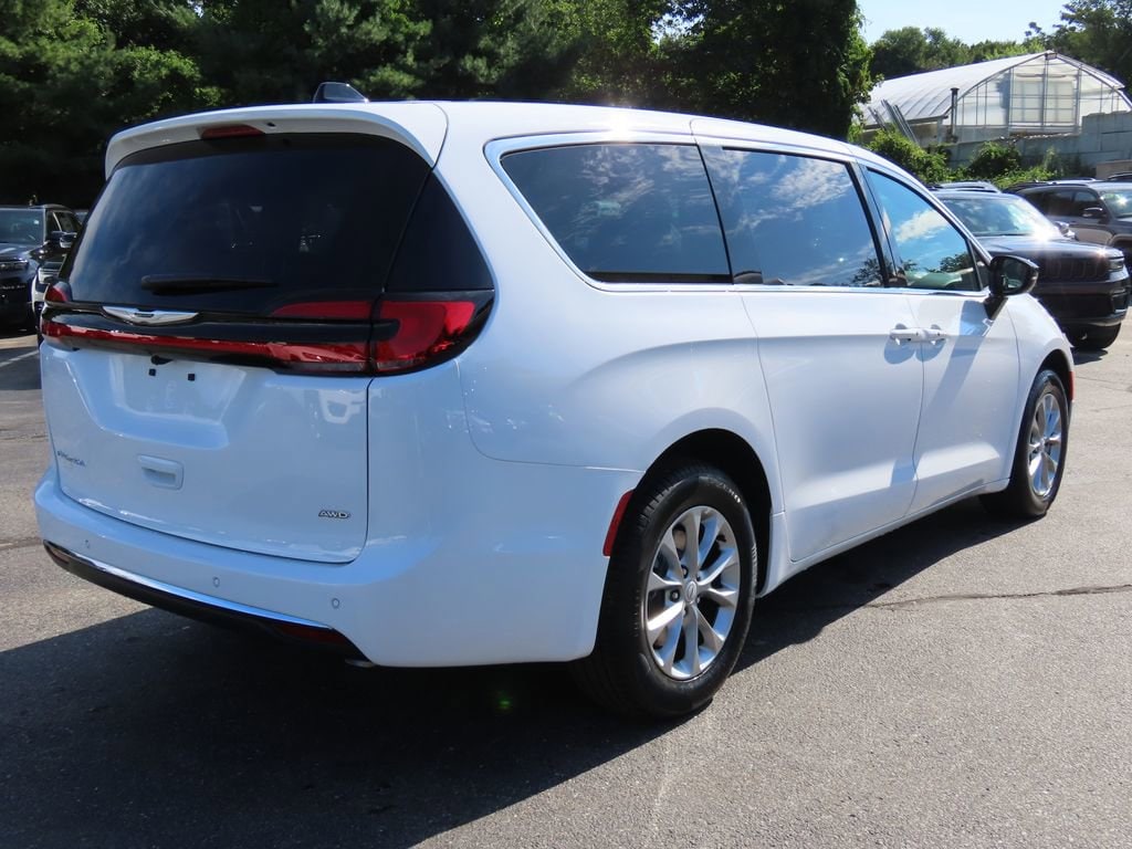 2026 Chrysler Pacifica Select - Photo 10