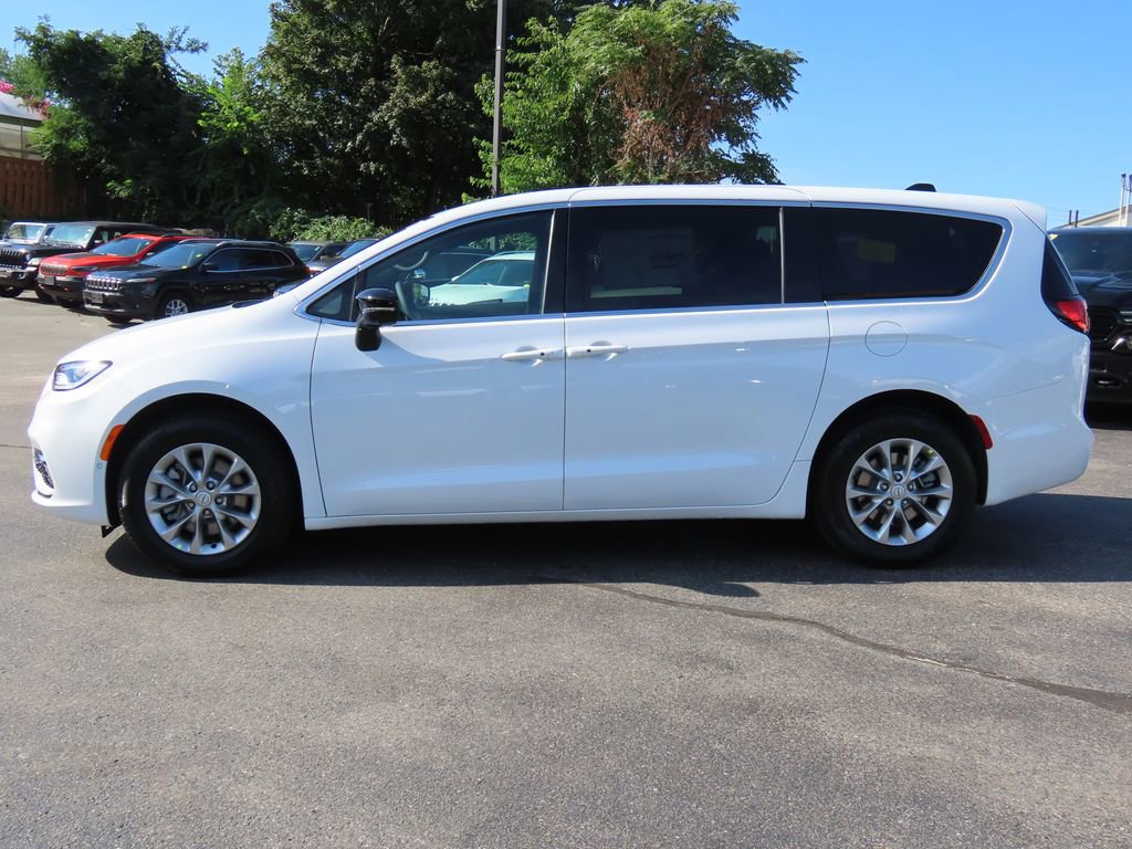 2026 Chrysler Pacifica Select - Photo 12