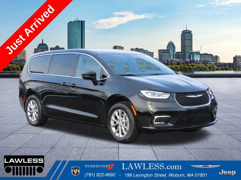 2026 Chrysler Pacifica Select's photo