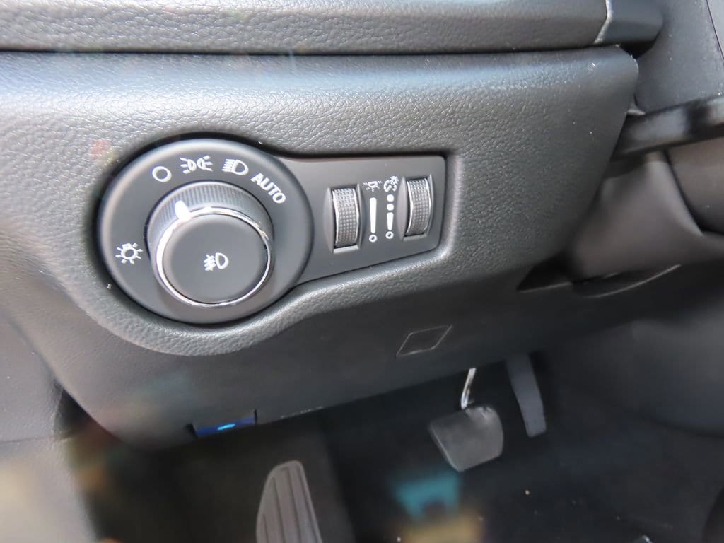 2026 Chrysler Pacifica Select - Photo 16