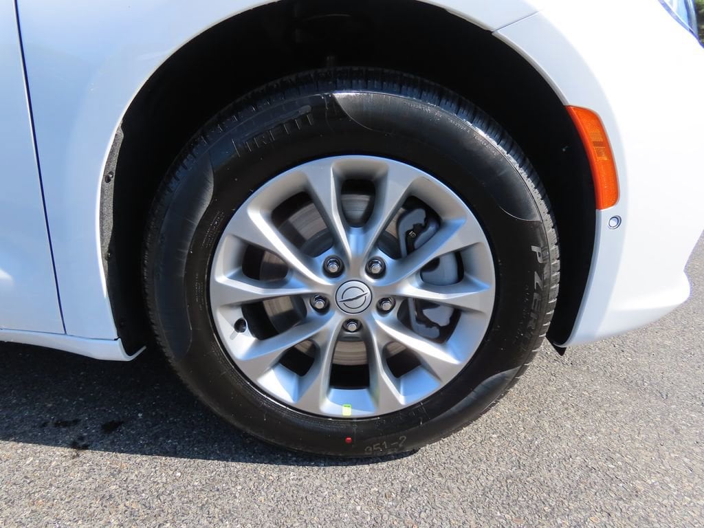 2026 Chrysler Pacifica Select - Photo 28