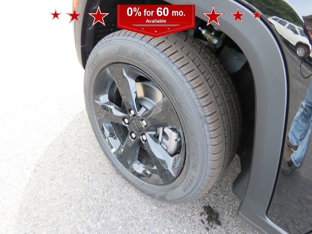 2025 Jeep Grand Cherokee Limited photo 3