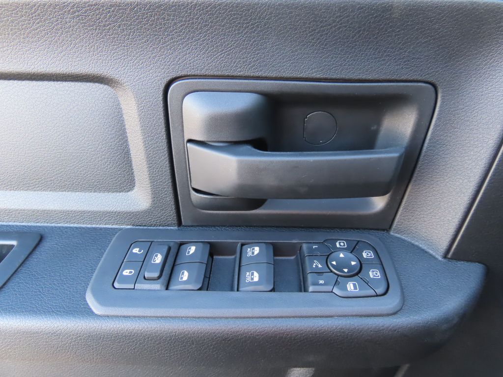 2026 RAM 2500 Tradesman/Black Express - Photo 16