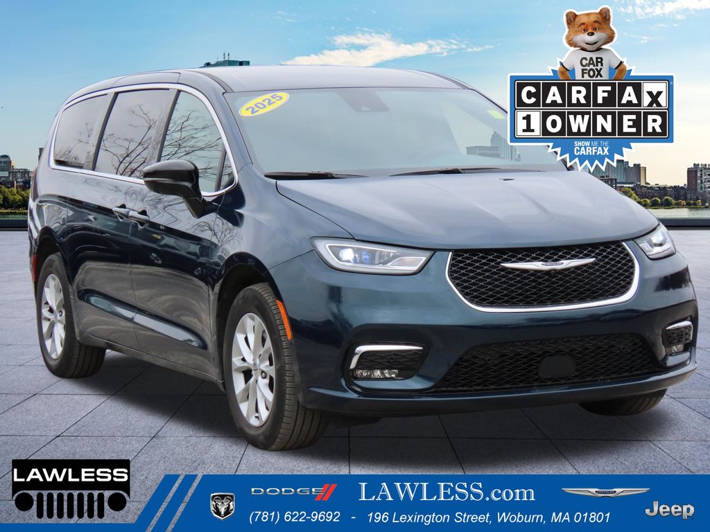 2025 Chrysler Pacifica Select AWD's photo