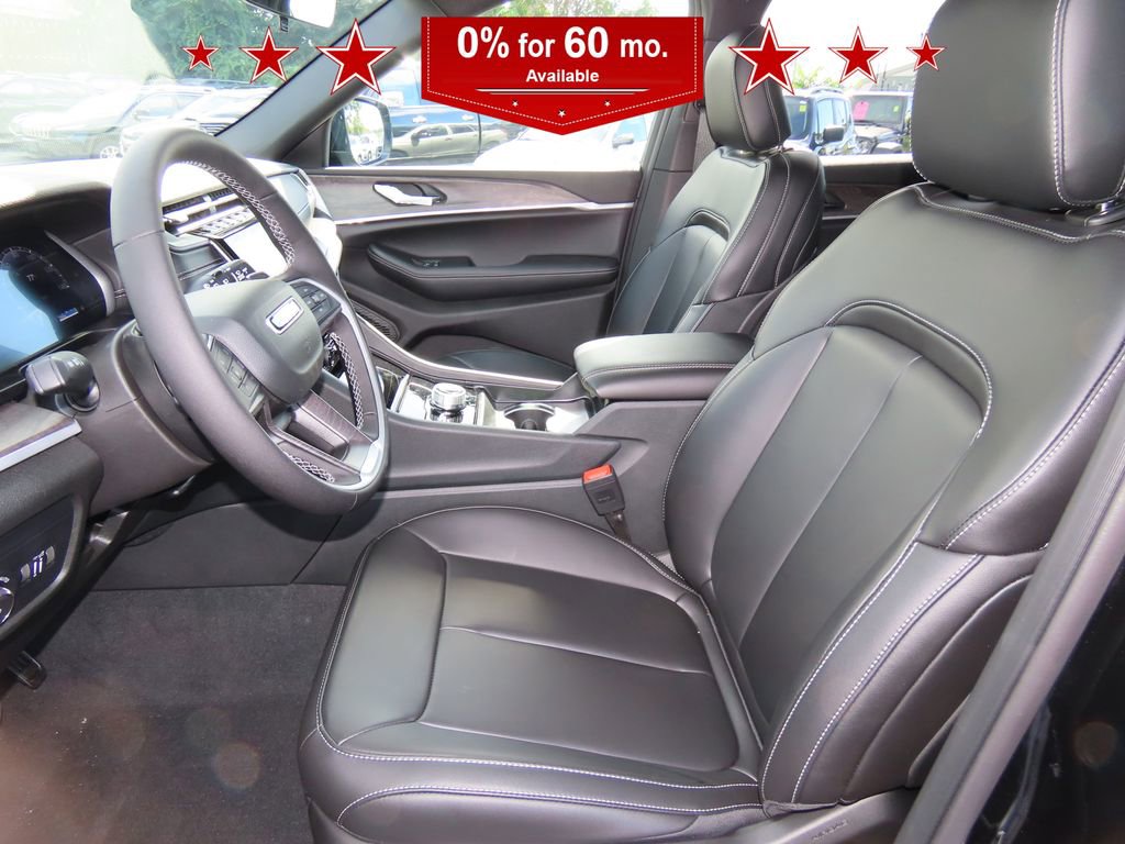 2025 Jeep Grand Cherokee Limited photo 3