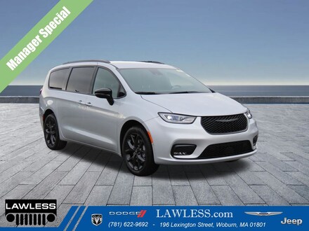 2026 Chrysler Pacifica Select Passenger Van for sale in Woburn, MA Silver Mist Clearcoat Gasoline