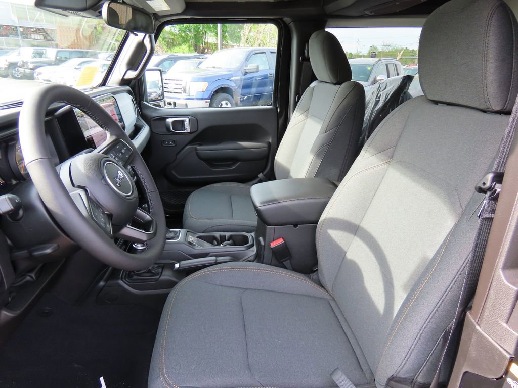 2025 Jeep Wrangler Sport S photo 4