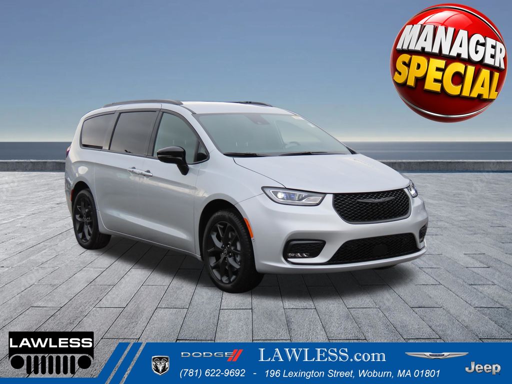 2026 Chrysler Pacifica Select AWD's photo