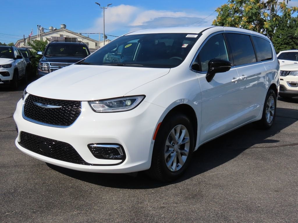 2026 Chrysler Pacifica Select - Photo 13