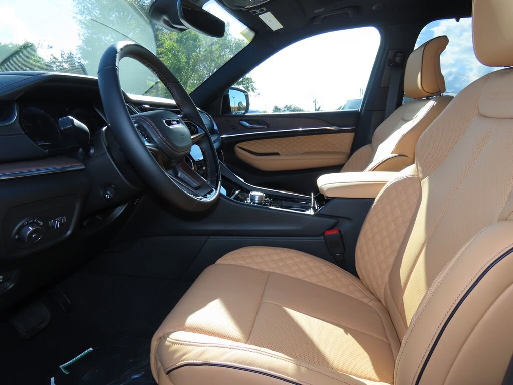 New 2025 Jeep Grand Cherokee Summit Sport Utility