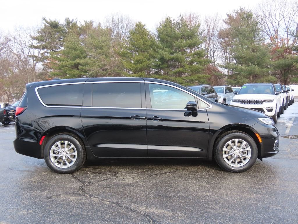 New 2026 Chrysler Pacifica Select Passenger Van