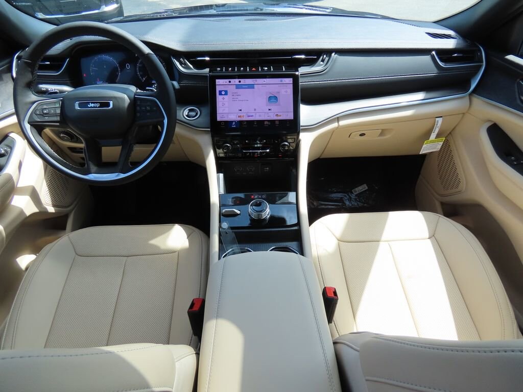 New 2025 Jeep Grand Cherokee L Limited Sport Utility