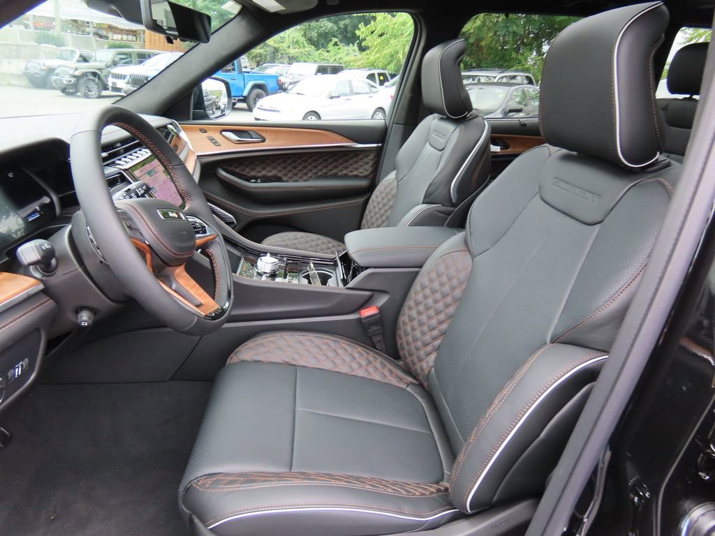 2025 Jeep Grand Cherokee Summit Reserve photo 4