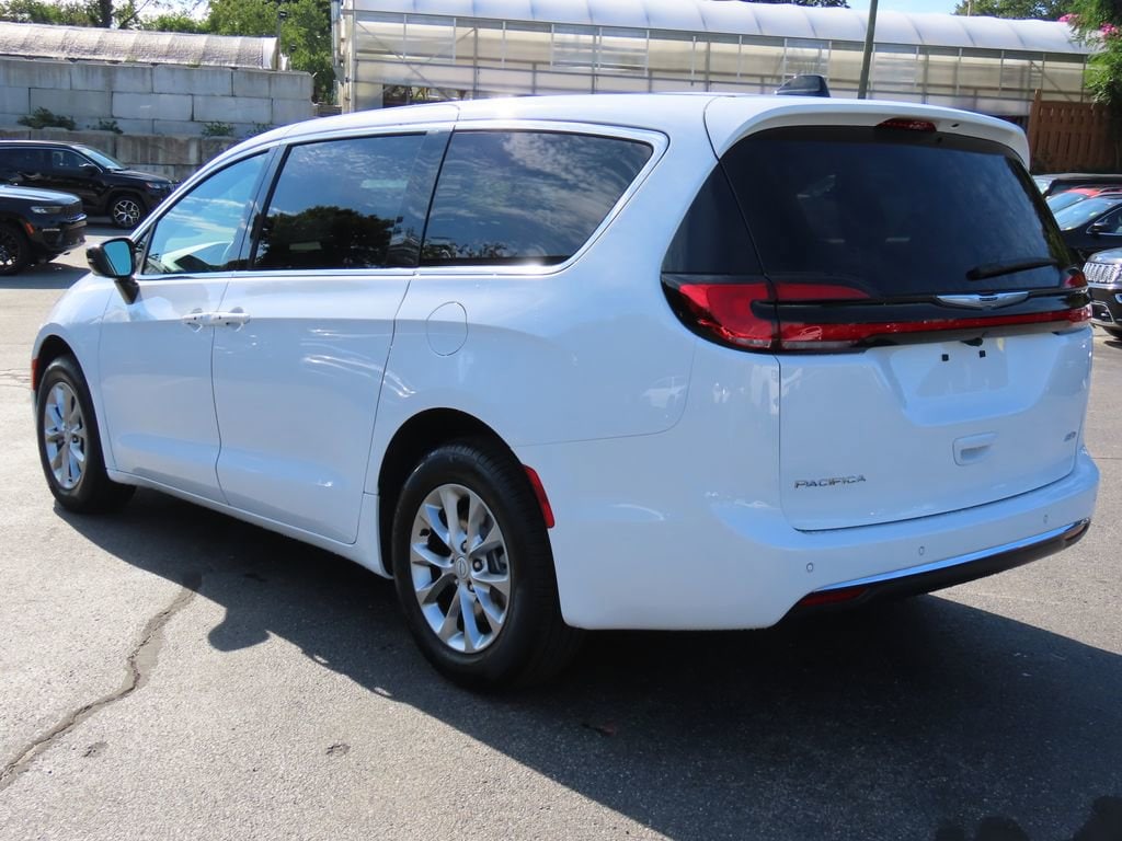 2026 Chrysler Pacifica Select - Photo 11