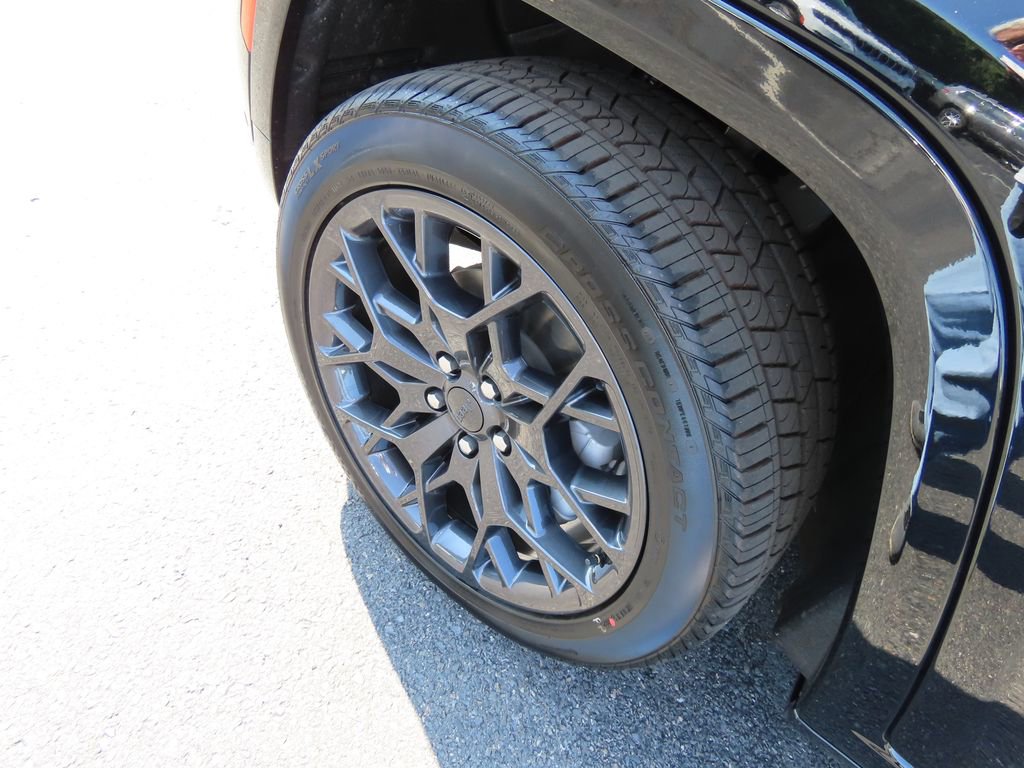 2025 Jeep Grand Cherokee Summit photo 3