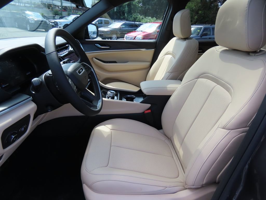 New 2025 Jeep Grand Cherokee L Limited Sport Utility