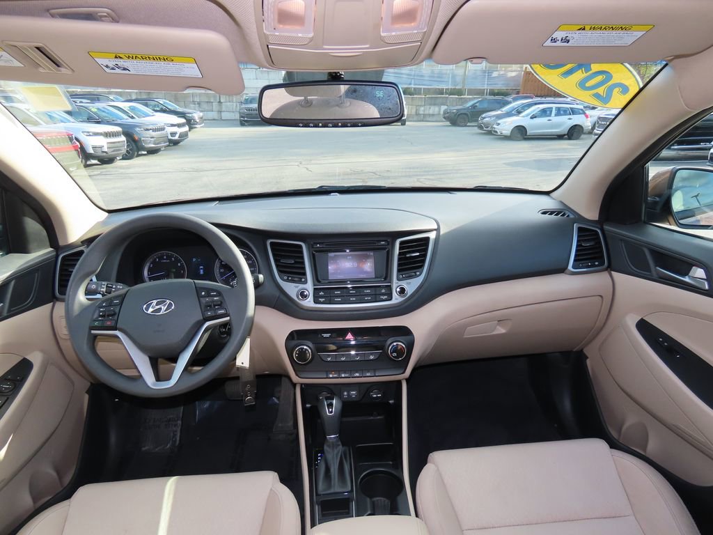 2016 Hyundai Tucson SE photo 2