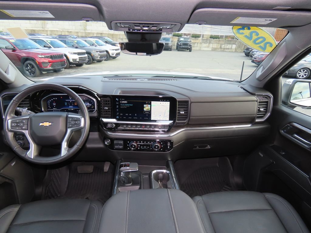 2023 Chevrolet Silverado 1500 LTZ photo 2