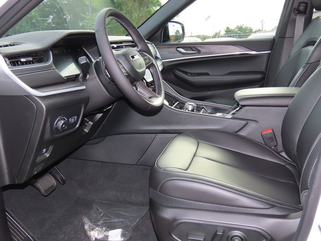 New 2025 Jeep Grand Cherokee L Limited Sport Utility