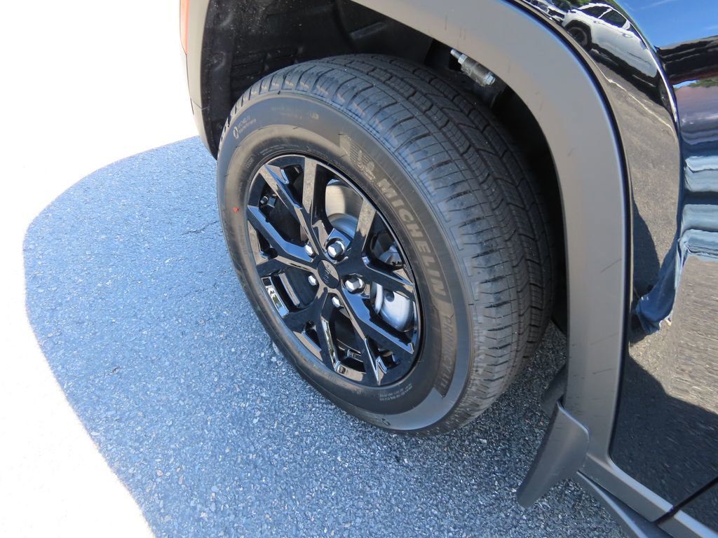 2025 Jeep Grand Cherokee Laredo photo 2