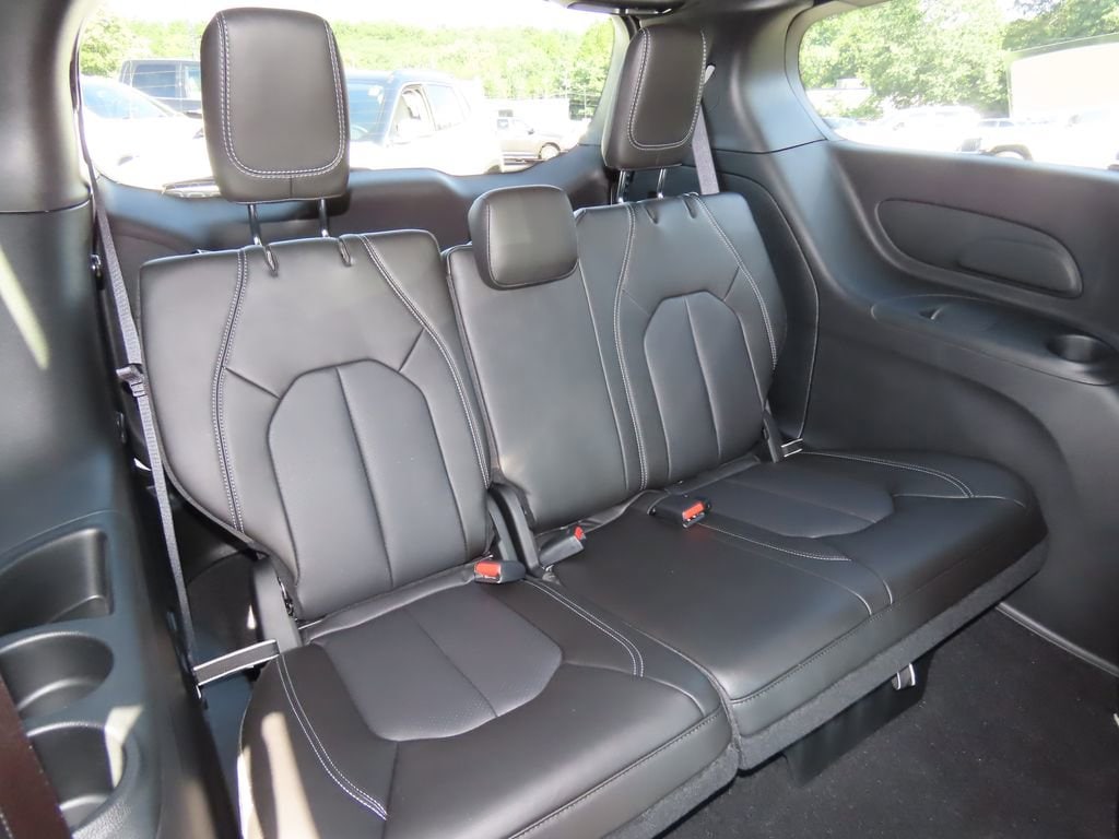 2026 Chrysler Pacifica Select - Photo 25