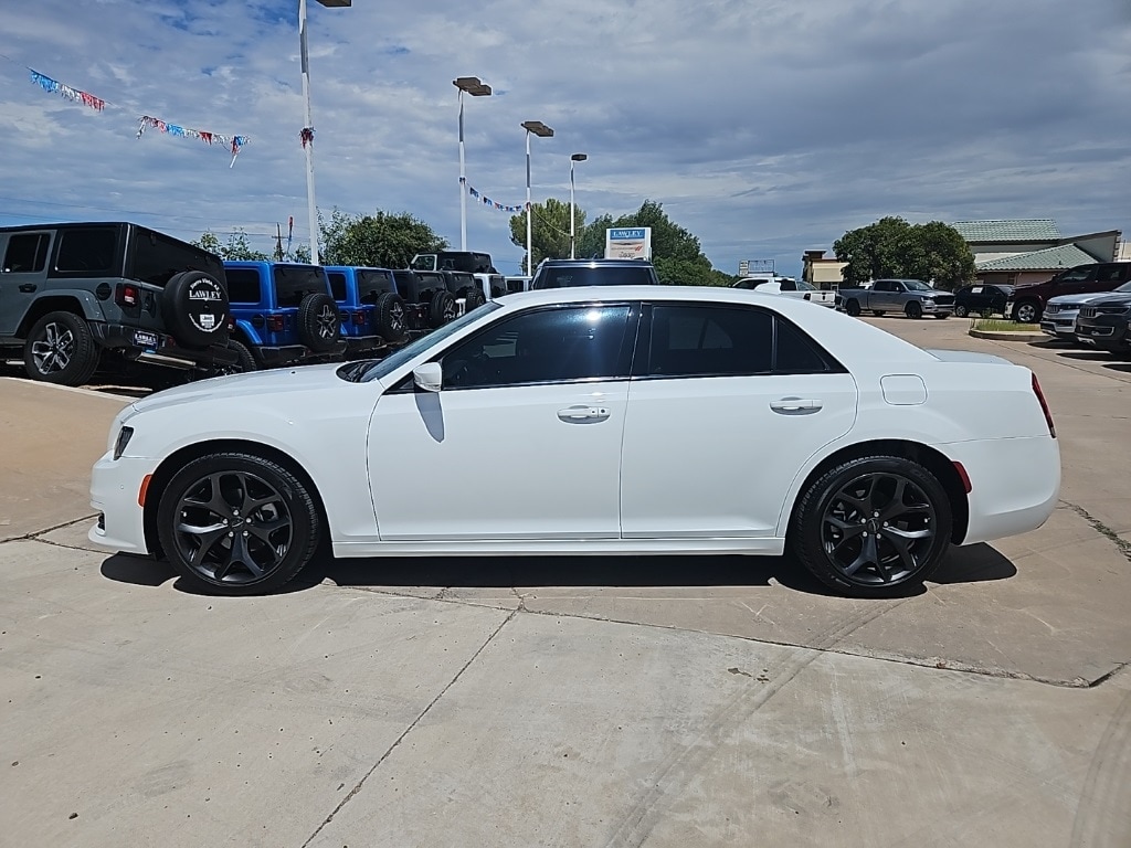 Used 2023 Chrysler 300 Touring L with VIN 2C3CCADG7PH628357 for sale in Sierra Vista, AZ