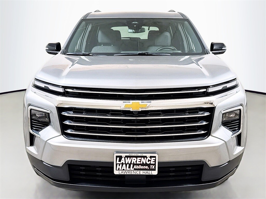 2025 Chevrolet Traverse photo 2