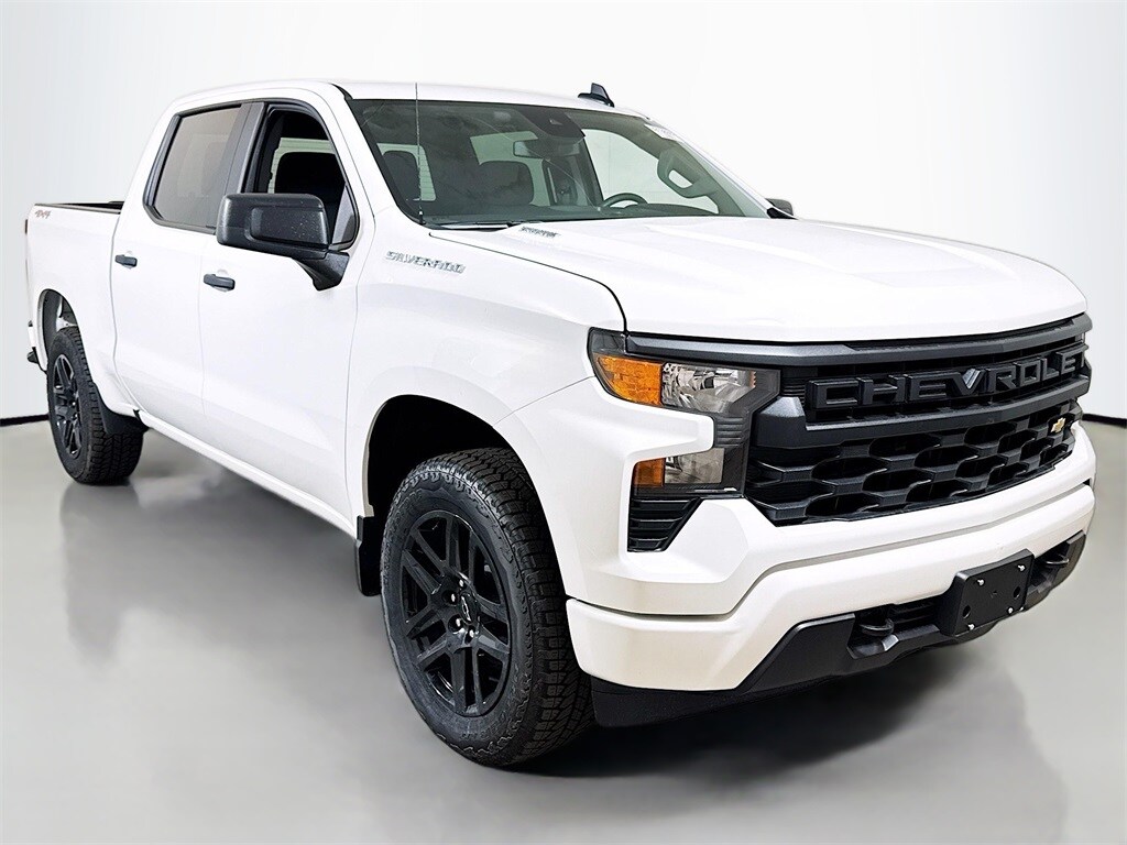 2025 Chevrolet Silverado 1500 Custom photo 3