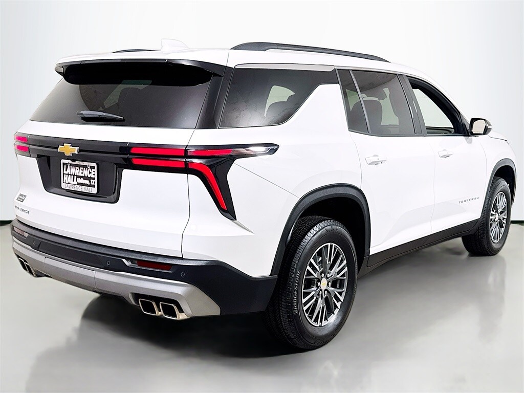 2025 Chevrolet Traverse photo 4