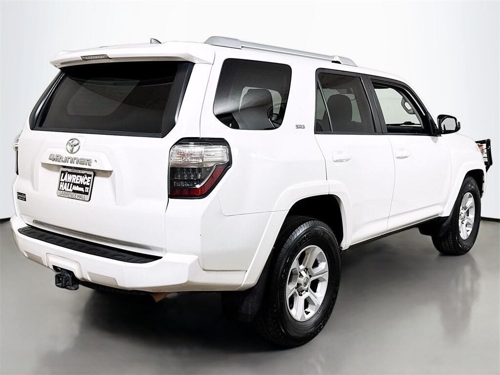 2018 Toyota 4Runner SR5 photo 3