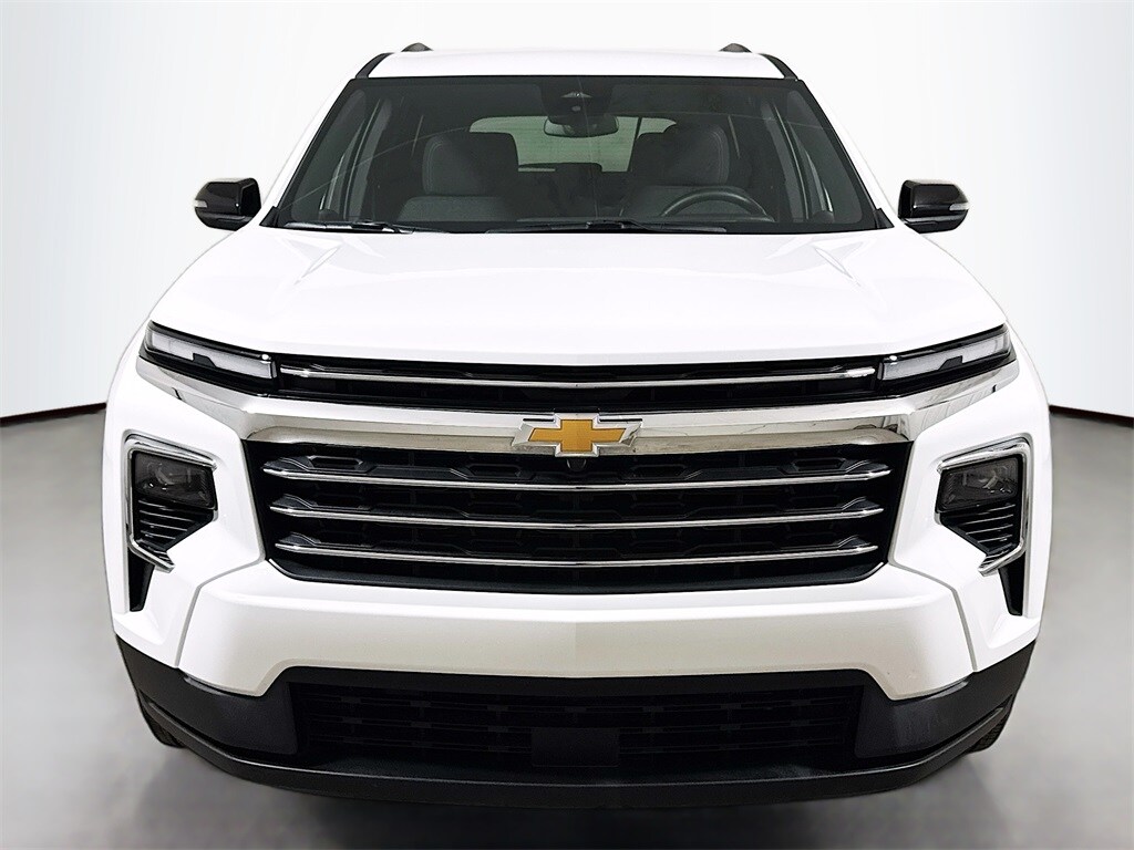 2025 Chevrolet Traverse photo 2