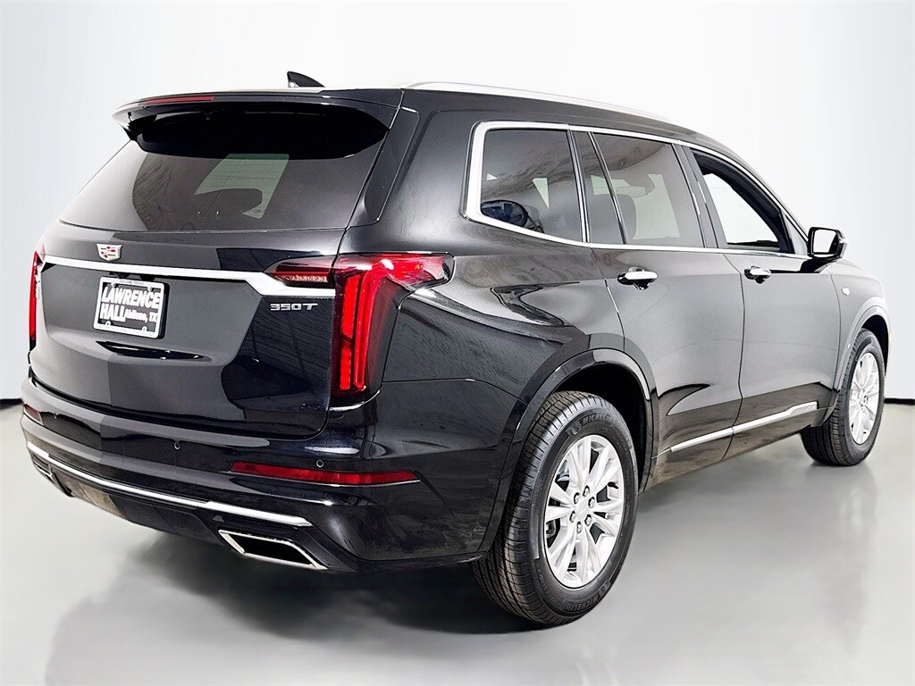 2025 Cadillac XT6 Luxury photo 2