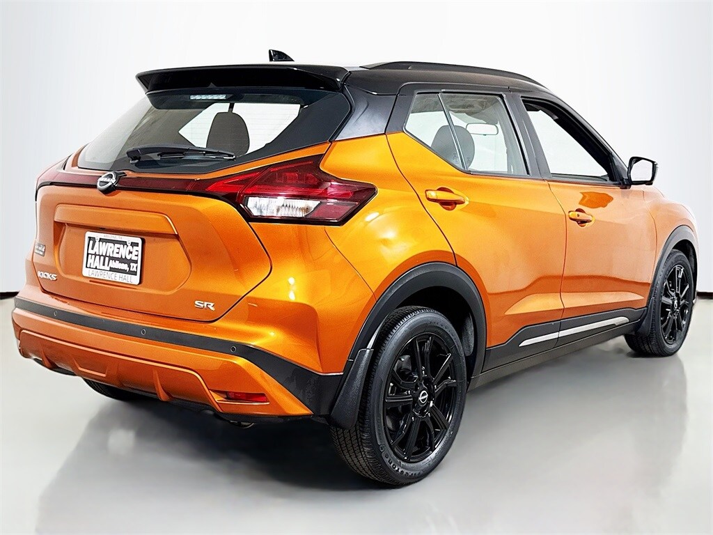 2023 Nissan Kicks SR photo 4