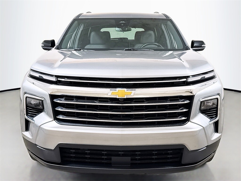 2025 Chevrolet Traverse photo 2
