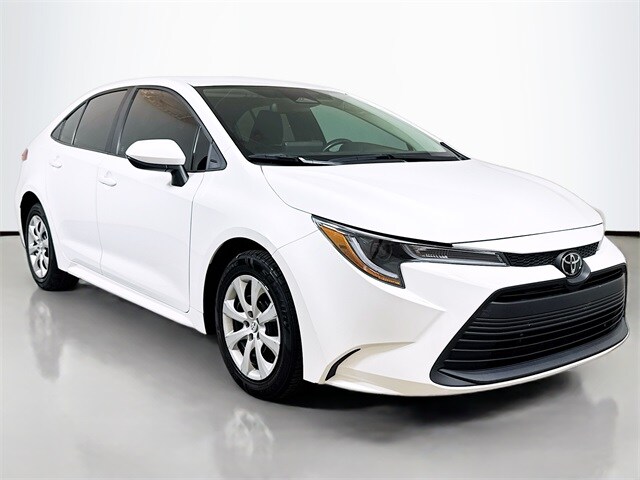 2023 Toyota Corolla LE photo 3