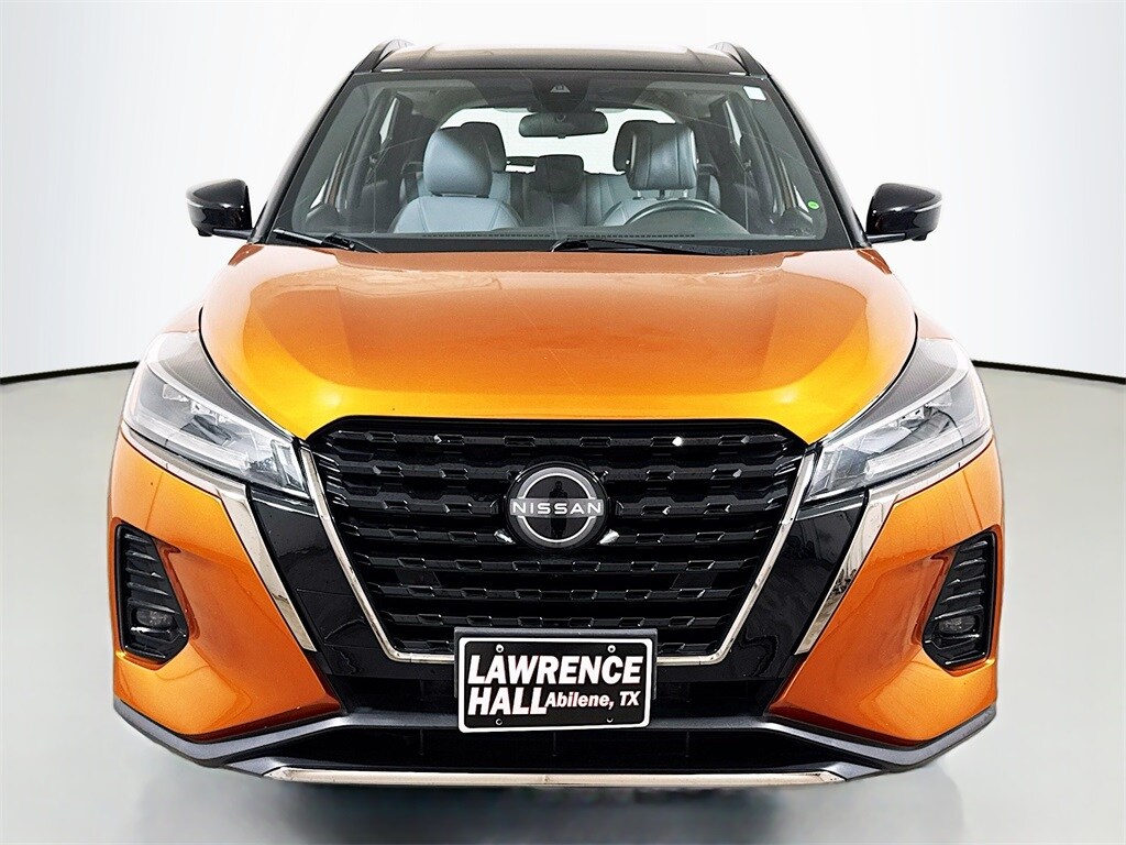2023 Nissan Kicks SR photo 2
